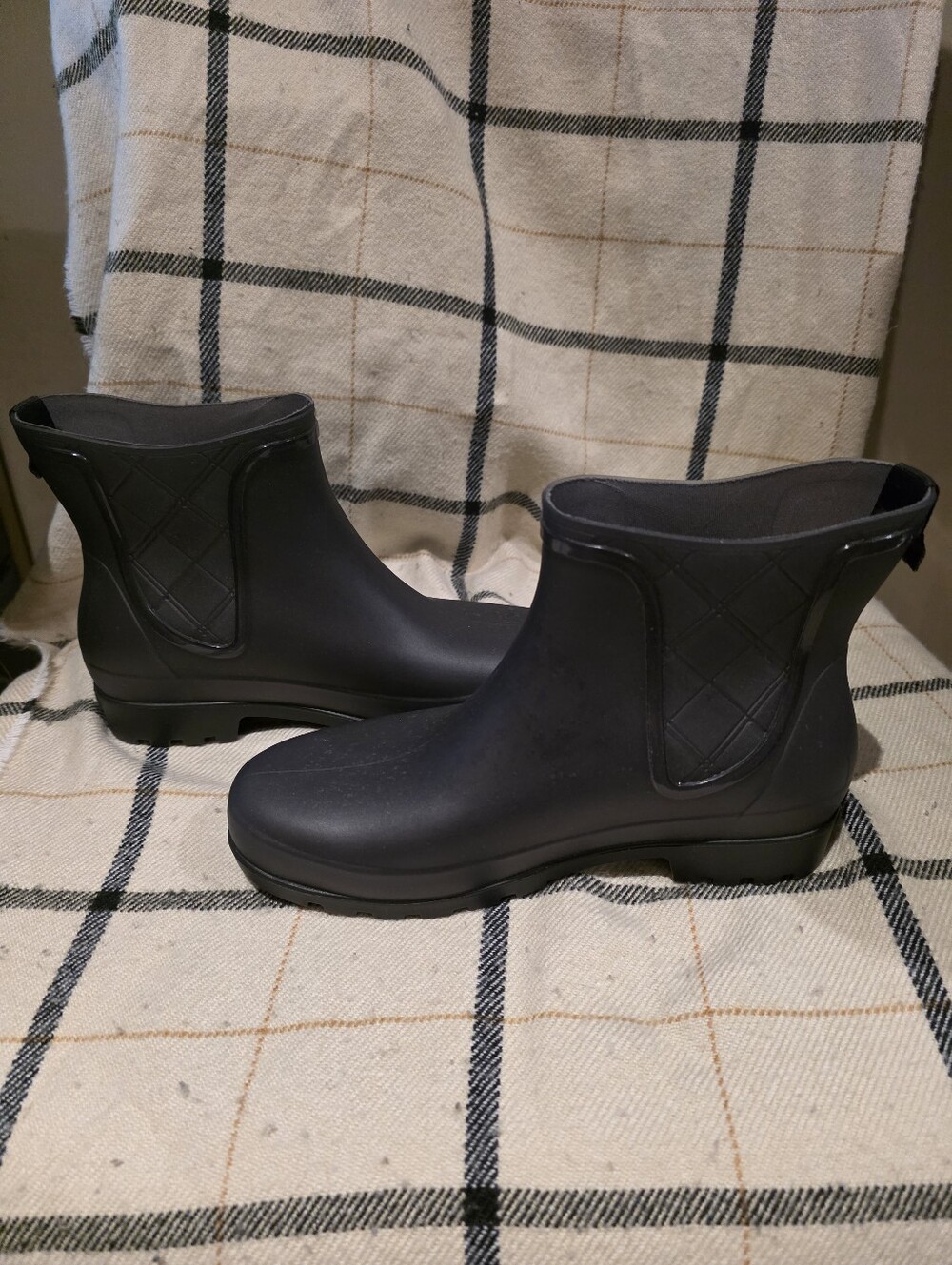 NWOT Kamik Black Short Chelsea Rain Boots - Picture 4 of 5